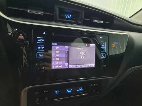 Used 2018 Toyota Corolla SE FWD image 31