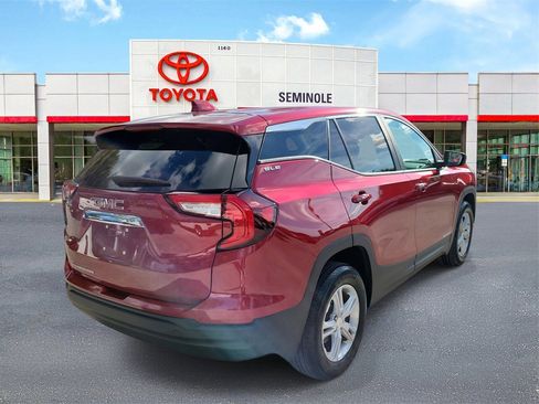 Used 2023 GMC Terrain SLE image 3