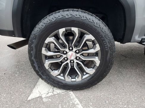 Used 2024 GMC Canyon Denali image 5