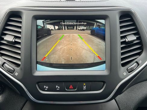 Certified 2023 Jeep Cherokee Altitude Lux image 34