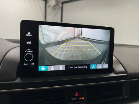 Certified 2025 Honda Pilot Touring image 32
