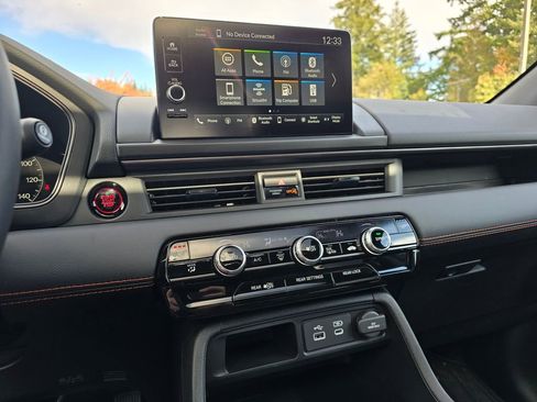 New 2025 Honda Pilot TrailSport image 17