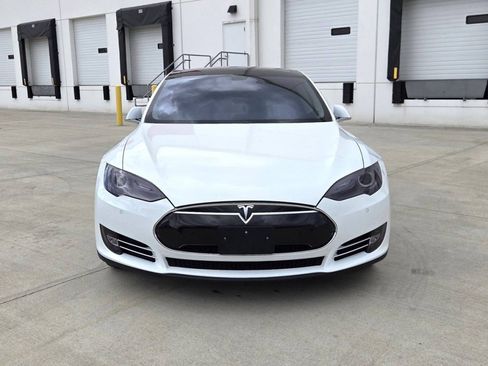 Used 2014 Tesla Model S 85 RWD image 2