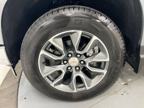 Used 2025 Chevrolet Silverado 1500 LT AWD/4WD image 26