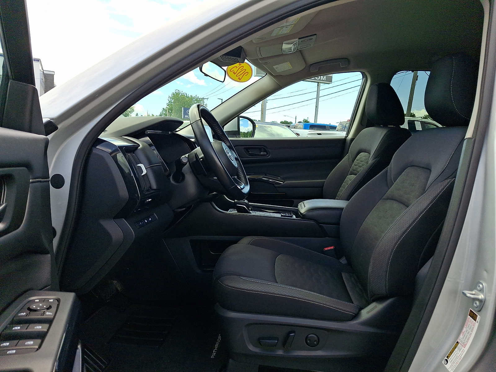 Used 2025 Nissan Pathfinder SV AWD/4WD image 15