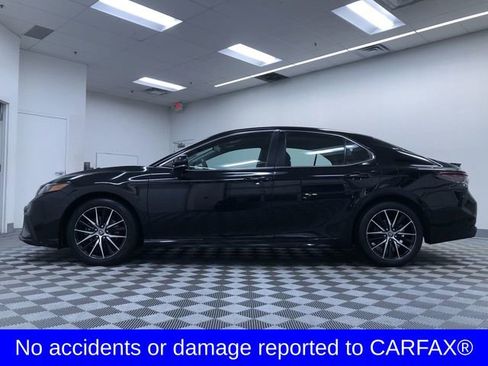Used 2023 Toyota Camry SE image 3