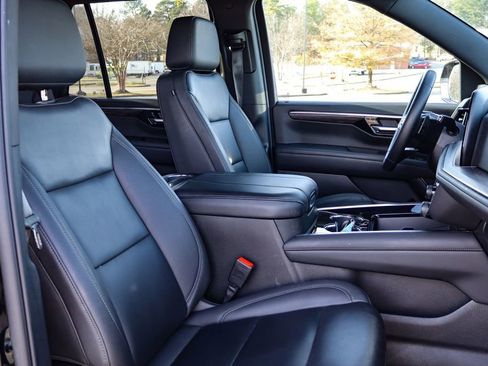 Used 2025 Chevrolet Tahoe LT image 24