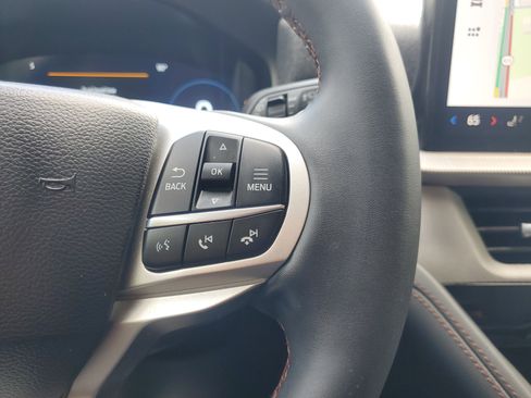 Used 2025 Ford Explorer Active RWD image 24