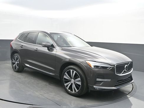 Certified 2023 Volvo XC60 B5 Plus w/ Protection Package Premier image 9