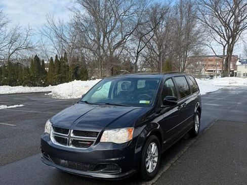 Used 2014 Dodge Grand Caravan SXT image 2