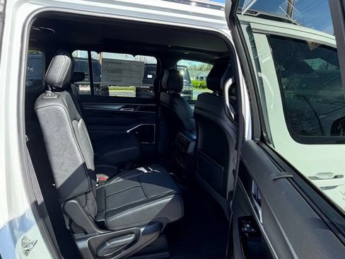 New 2026 Jeep Grand Wagoneer L Limited AWD/4WD image 33