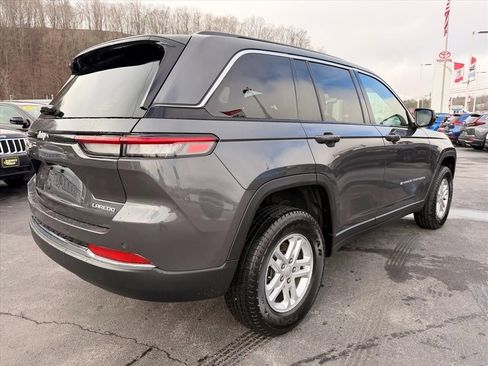 Used 2025 Jeep Grand Cherokee Laredo w/ Luxury Tech Group I AWD/4WD image 3