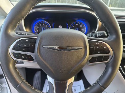 Used 2023 Chrysler Voyager LX image 19