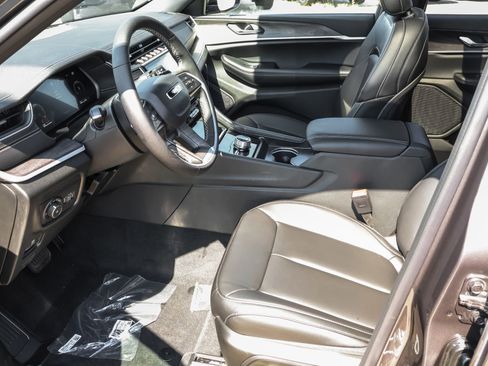 New 2025 Jeep Grand Cherokee Limited AWD/4WD image 5