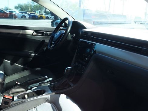 Used 2022 Volkswagen Passat 2.0T SE image 35