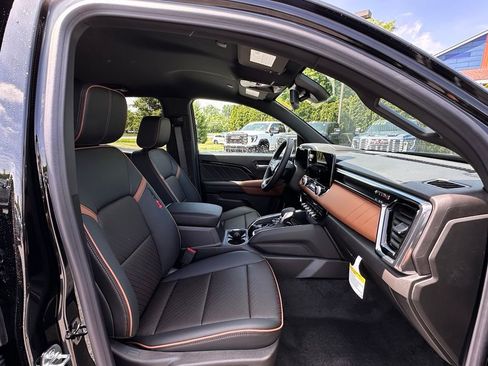 New 2026 GMC Canyon AT4 w/ AT4 Premium Package AWD/4WD image 9