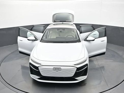 Used 2025 Audi A6 e-tron Prestige image 32