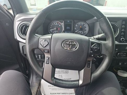 Used 2021 Toyota Tacoma TRD Sport image 4