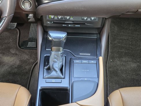 Used 2019 Lexus ES 350 w/ Premium Package image 27