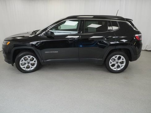 Used 2025 Jeep Compass Latitude AWD/4WD image 15