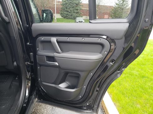 New 2026 Land Rover Defender 110 X-Dynamic SE image 16