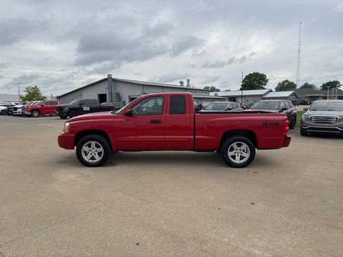 Used 2007 Dodge Dakota SLT w/ Sport Appearance Group AWD/4WD image 4