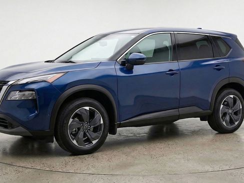 Used 2025 Nissan Rogue SV image 3