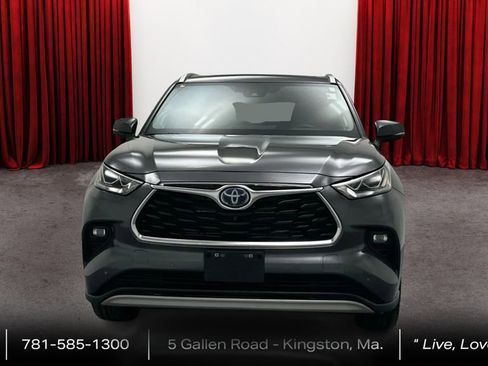 Used 2024 Toyota Highlander Platinum image 2