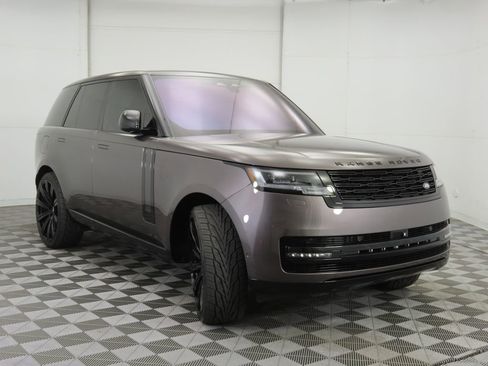 Used 2022 Land Rover Range Rover SE image 3