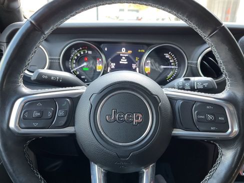 Used 2022 Jeep Wrangler Unlimited Sahara w/ Cold Weather Group AWD/4WD image 30