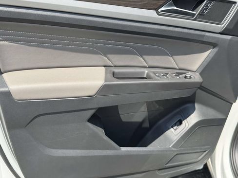 Used 2023 Volkswagen Atlas SE w/ Panoramic Sunroof Package AWD/4WD image 35