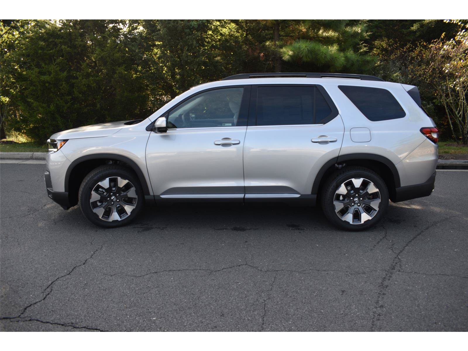New 2026 Honda Pilot Touring image 4