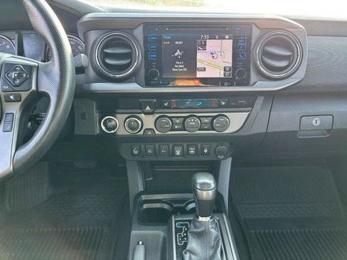 Certified 2019 Toyota Tacoma TRD Off-Road AWD/4WD image 13