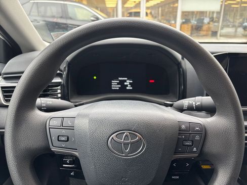 Used 2025 Toyota Camry LE image 27