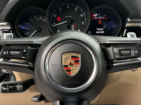 Used 2025 Porsche Macan AWD/4WD image 10