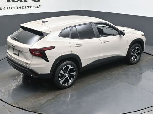 New 2026 Chevrolet Trax RS w/ Driver Confidence Package FWD image 18