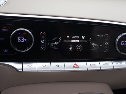 Used 2023 Genesis GV70 2.5T w/ Advanced Package AWD/4WD image 9