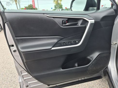 Used 2020 Toyota RAV4 LE FWD image 12