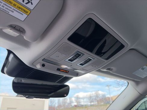 Used 2023 Land Rover Range Rover Evoque R-Dynamic SE image 12