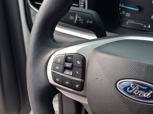 Used 2023 Ford Explorer XLT w/ Equipment Group 202A AWD/4WD image 21