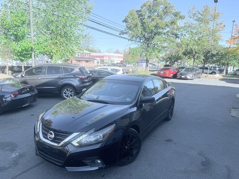 Used 2017 Nissan Altima 2.5 SR w/ Midnight Edition Package image 3