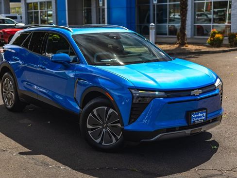 Used 2024 Chevrolet Blazer EV LT AWD/4WD image 2