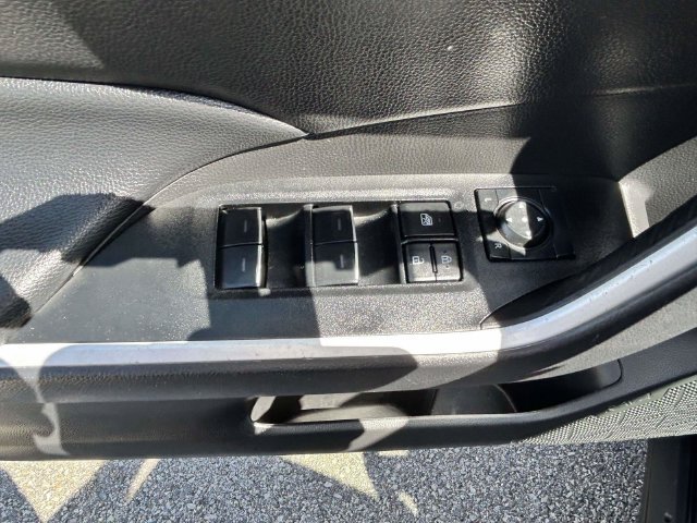 Used 2025 Toyota RAV4 XLE FWD image 23