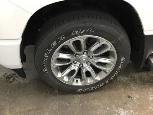 Used 2024 RAM 1500 Laramie AWD/4WD image 4