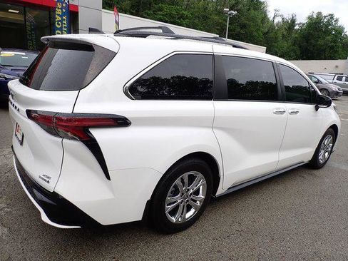Certified 2022 Toyota Sienna XSE w/ XSE Plus Package AWD/4WD image 4