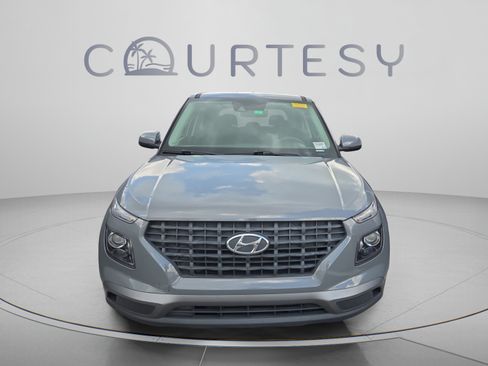 Used 2020 Hyundai Venue SE FWD image 4