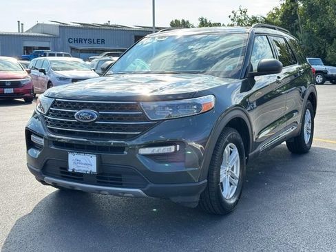 Used 2024 Ford Explorer XLT w/ Equipment Group 202A AWD/4WD image 8