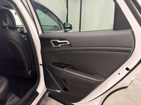 Used 2023 Kia Sportage EX AWD/4WD image 17
