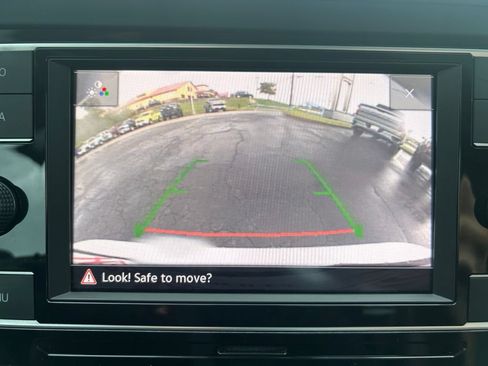 Used 2024 Volkswagen Jetta SE w/ Panoramic Sunroof Package FWD image 29