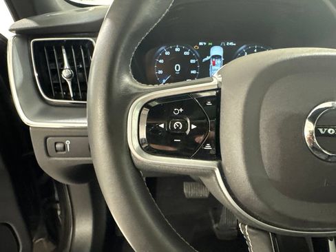 Used 2020 Volvo XC60 T6 Momentum AWD/4WD image 9